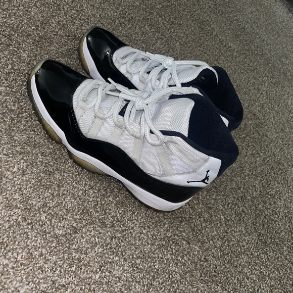 Air Jordan 11 concord